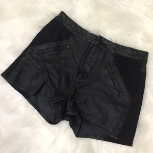 Inactive * Faux leather contrast panel shorts